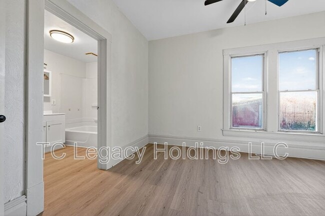 Photo - 1627 W Pike St