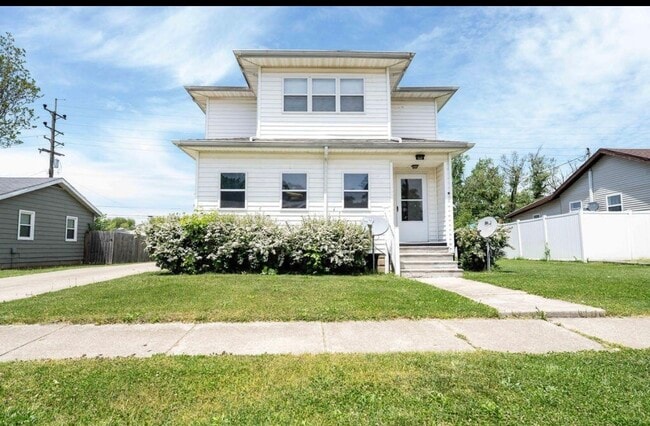 Building Photo - 327 Planett St Unit 327 planett street