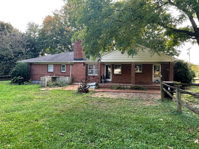 Photo - 1240 Burnbridge Rd