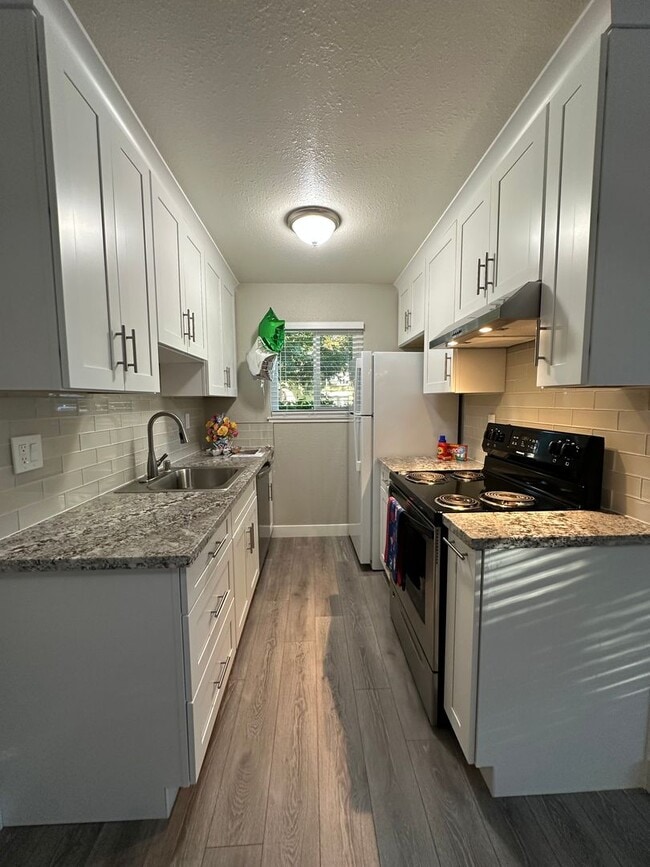 Photo - $500 Lease Signing Bonus!  Spacious Renovated One-Bedroom in Prime Midtown Location! Unit 5-1731