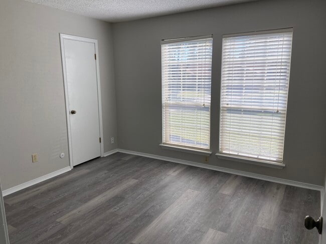 Photo - 701 Morning Glory Ln