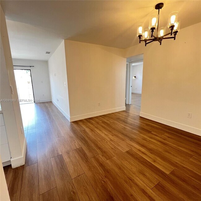 Building Photo - 8425 NW 8th St Unit 406