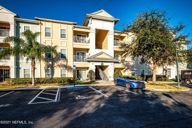 Building Photo - 4920 Key Lime Dr Unit 304