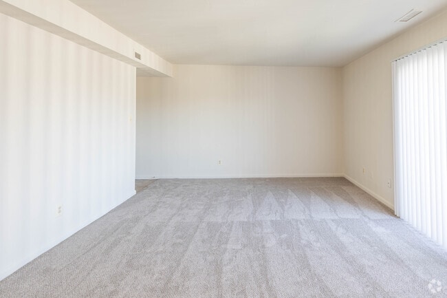 2BR, 1BA - 729 SF - Living Room