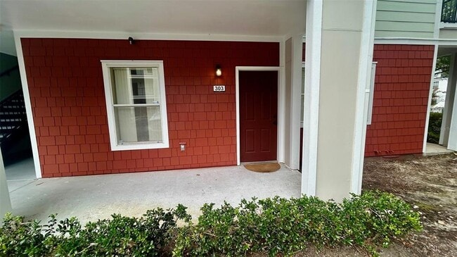 Building Photo - 2360 SW Archer Rd Unit 303
