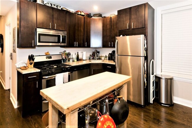 Building Photo - 2 bedroom in Chicago IL 60647 Unit 1F Rental