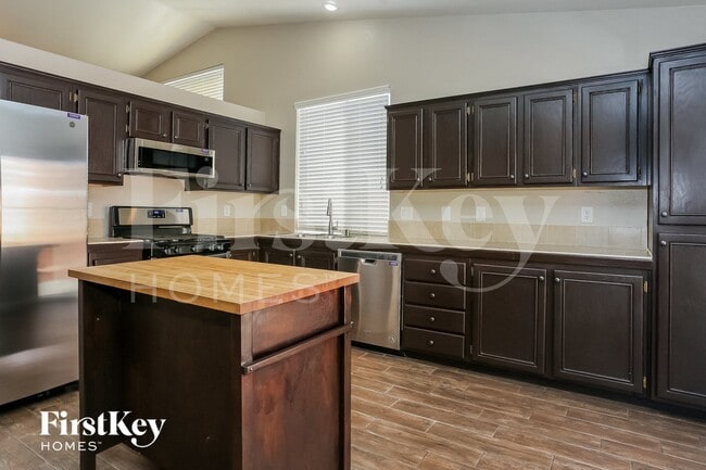 Photo - 4705 Crimson Leaf Dr