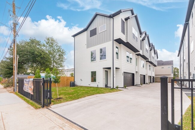 Building Photo - 7723 Hammerly Blvd