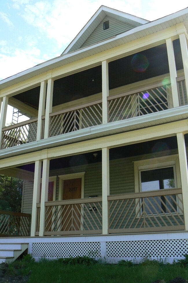 Building Photo - 2217 Jackson St NE Unit 1