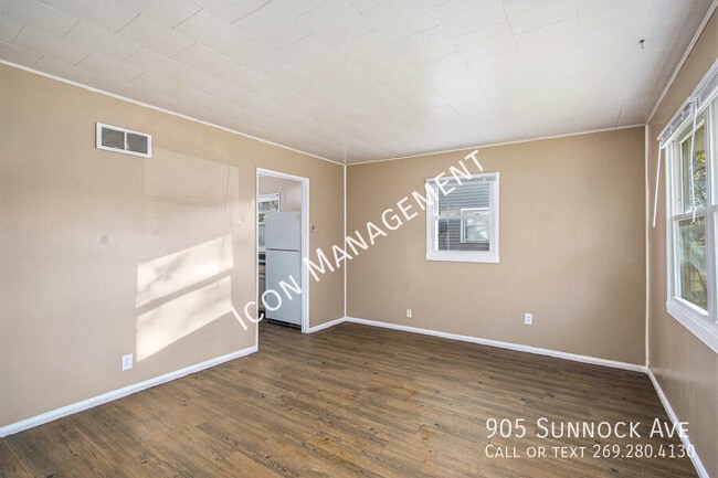 Photo - 905 Sunnock Ave