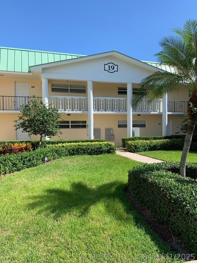 19 Colonial Club Dr Unit 202