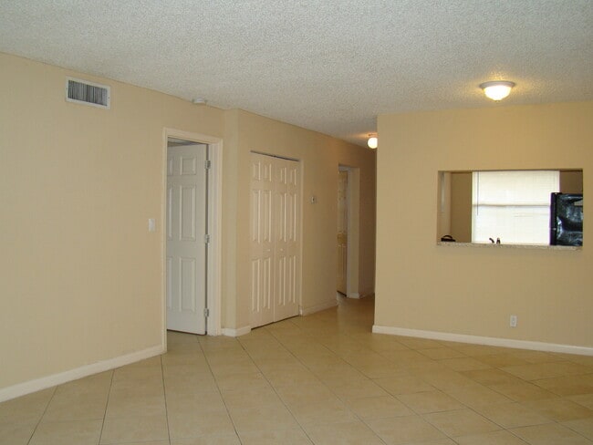 Photo - 11559 NW 45th St Unidad 11559-A1 - Westmount