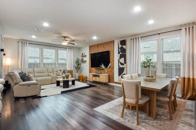 Building Photo - 210 Zuma Dr