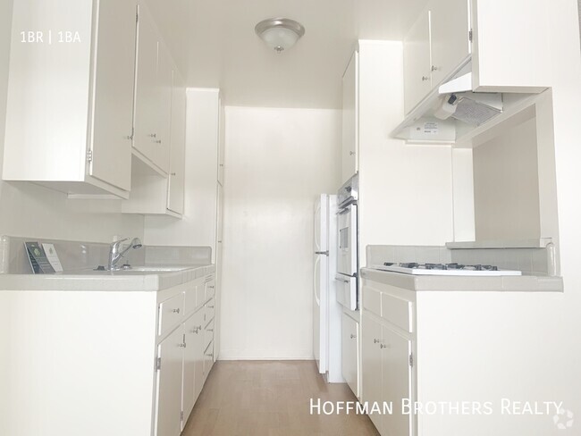 Building Photo - 2309 S Bentley Ave Unit 2 Rental