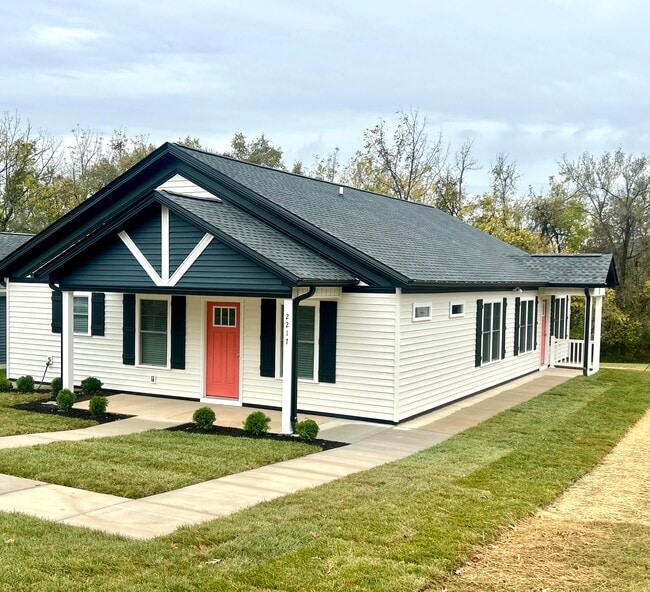 IMG_2058 - 2217 Kenwood Blvd SE Unidad A