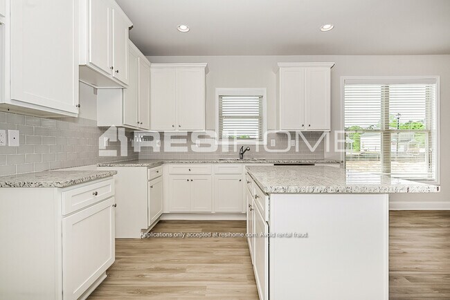 Photo - 509 Fiery Warbler St