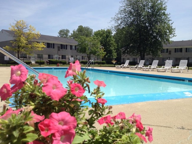Piscina - Century Square Townhomes