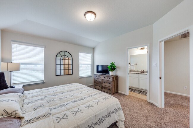 Photo - 13814 Enzo Gate