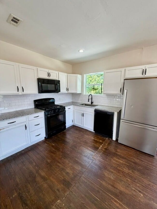 2201 Colonial Ave Unit B