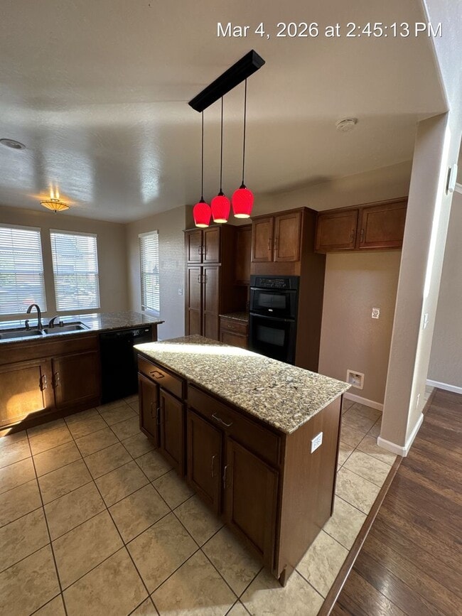 Photo - Gorgeous NW Visalia home located in Avalon gated community!  Available Now !!