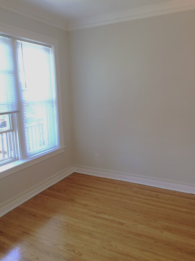 DR / Office - 1911 W Winnemac Ave Unit 1903-3