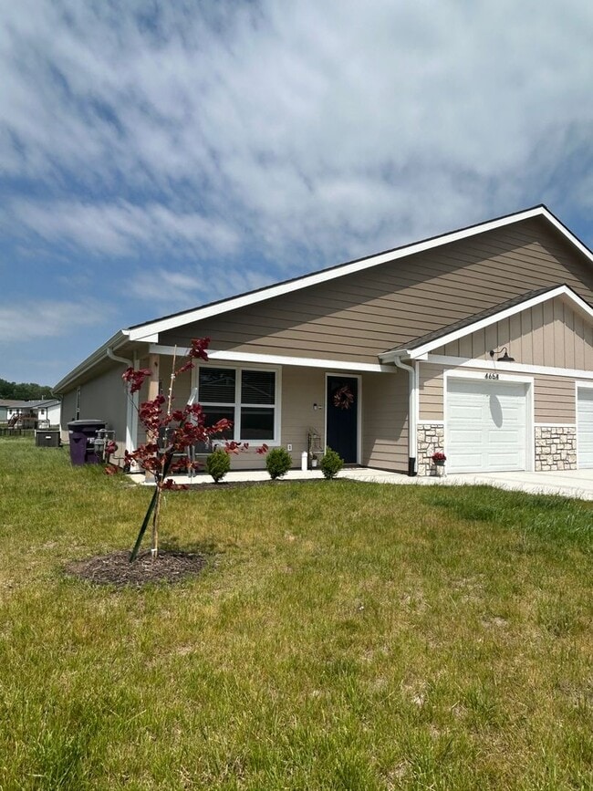 Building Photo - Newly Built 3 Bedroom Duplex in Irvine Acres!