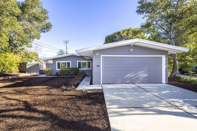 Building Photo - Wonderfully Located 3 Bed, 1 Bath Home- Close to Michell Park + Library, Shops, and More!