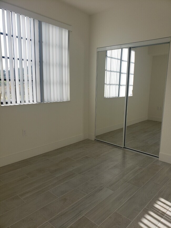 Photo - Redland Crossing