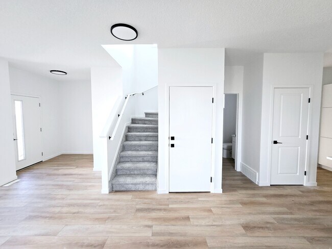 Photo - 11633-11688 88 St Unit MAIN 11633