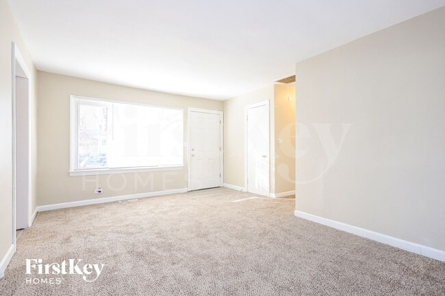Photo - 721 N May St