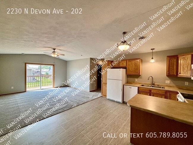 2230 Devon Ave Unit 202