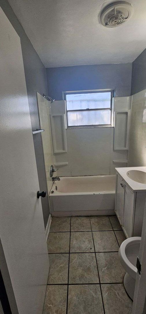 Photo - Central Lakeland Duplex