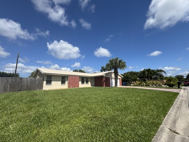 Building Photo - 129 Algiers Dr Rental