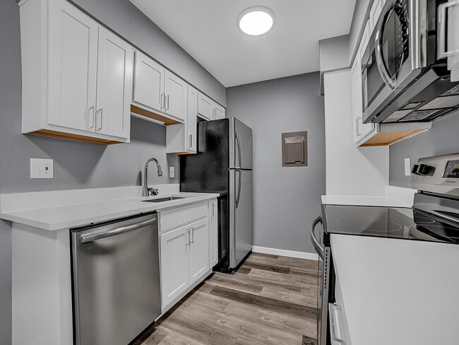 Building Photo - Chardon Place Apartments and Townhomes