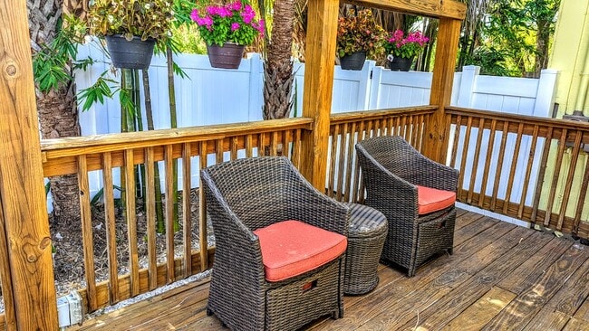 Building Photo - 2350 1st Ave N Unit cottage/apartment