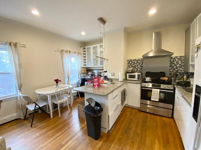 174 Bolton St Unit 3