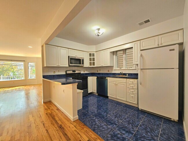 Photo - 113 Palisade Ave Unit 1