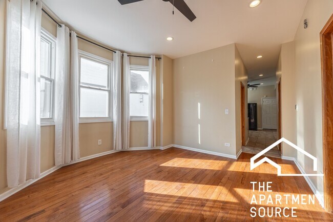 Photo - 2028 N Hamlin Ave Unit 2