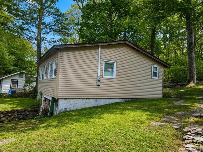 Building Photo - 11 Utopian Trail