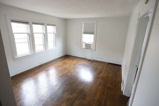 Photo - 826 Pennoyer Ave