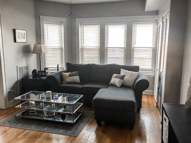 Photo - 4806 N Paulina St Unidad 3