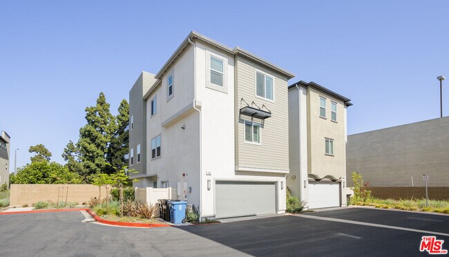 Photo - 756 Daniel Freeman Cir