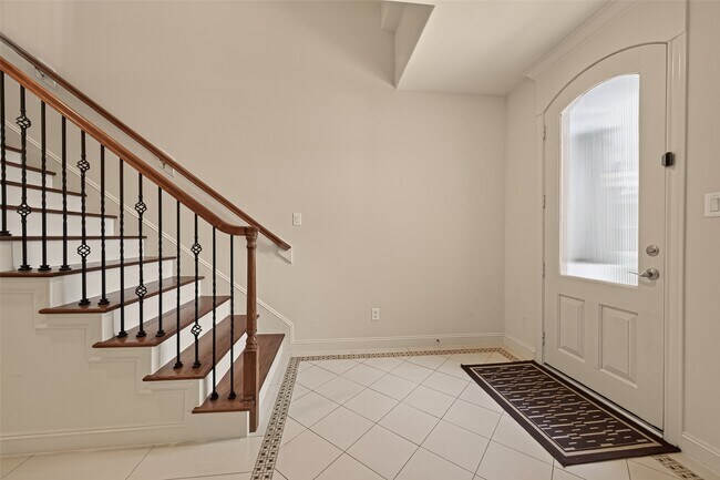 Photo - 703 Live Oak St