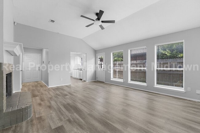 Photo - 6100 Wall St