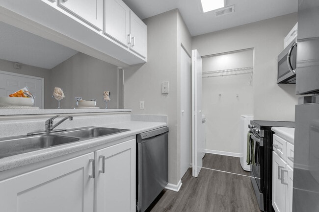 Building Photo - Lakes at 408 Rental