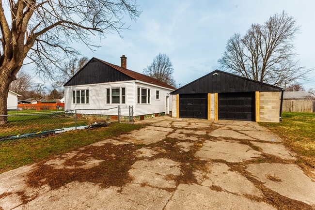 Photo - 3126 S Pershing Dr