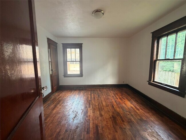 Photo - 79 Baker St Unit 1