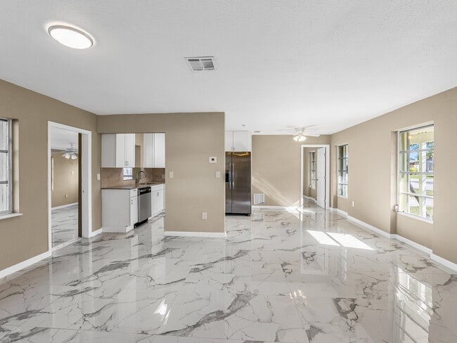 Photo - 640 Dalton Blvd