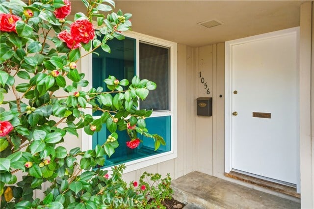 Photo - 1056 N Shaffer St