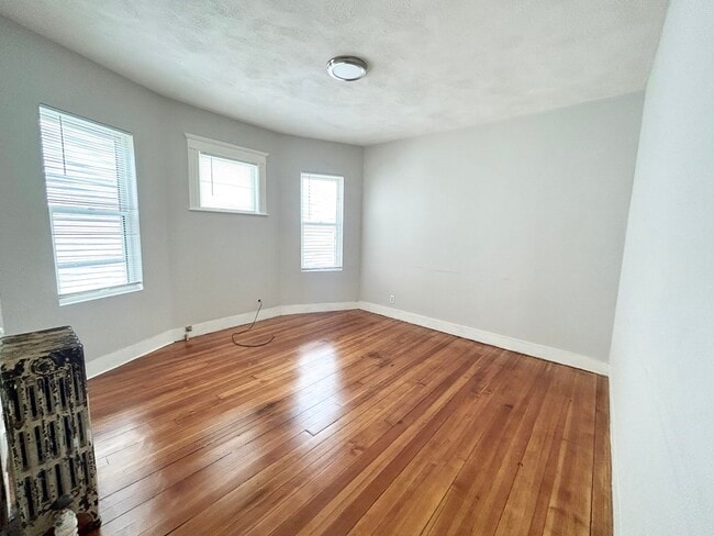 Photo - 18 Eastman St Unit 2